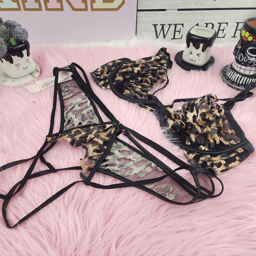 💖 NWT Victoria’s Secret Very Sexy Demi & Brazilian Slip 32DD/Medium #7277 💖